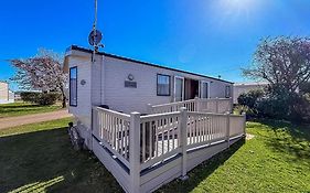 Great 4 Berth Caravan With Wheelchair Access In Suffolk, Ref 68129Bs
